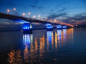 The main bridge over the Kama river looks beautiful at night.