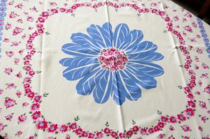 Vintage Daisy Tablecloth   From shabbyshopgirls